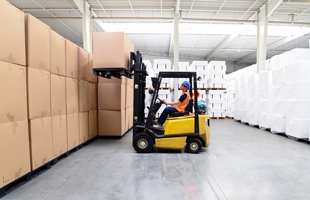 Como garantir segurança e integridade no transporte de máquinas industriais?
